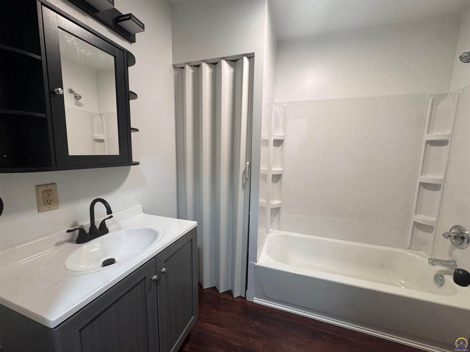 301 SW Western AVE, Topeka, KS 66606