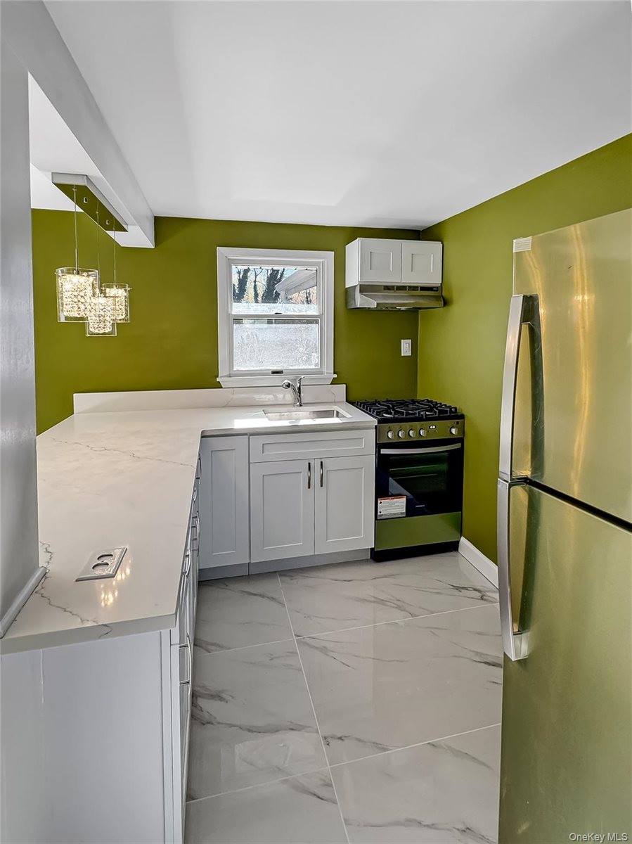 32 Sterling Drive, Brookhaven, NY 11755