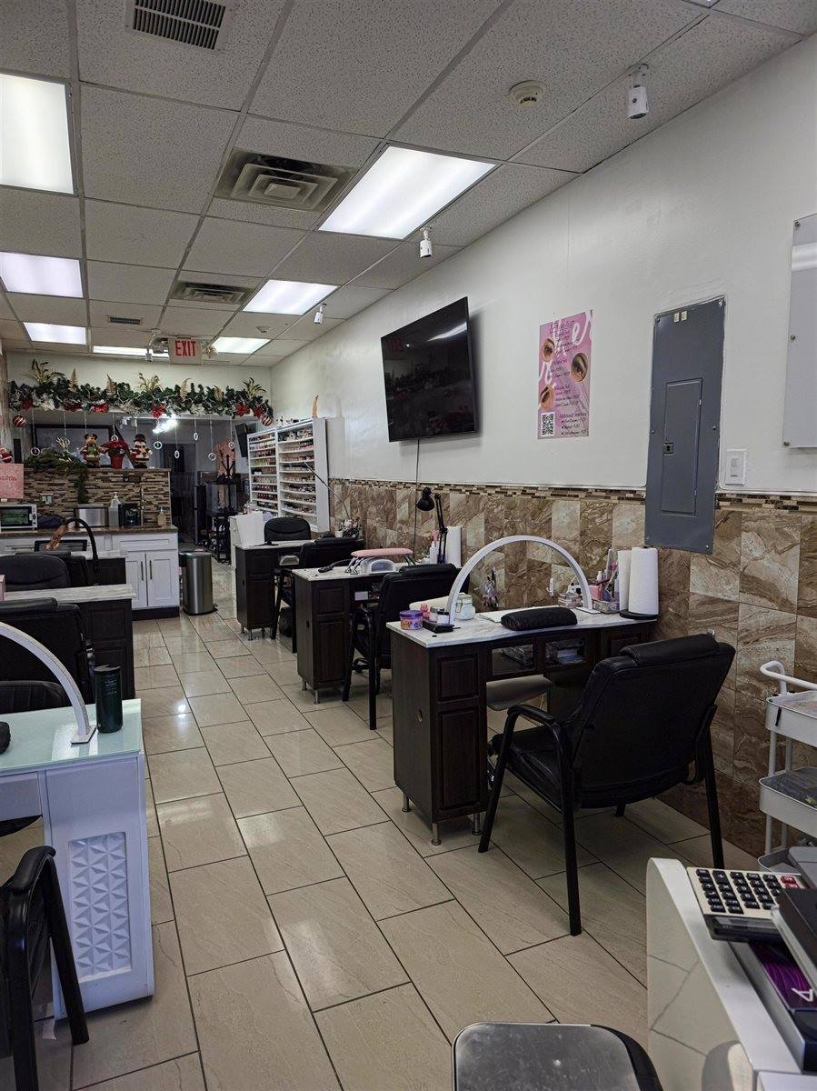 6040 Bergenline Ave, West New York, NJ 07093