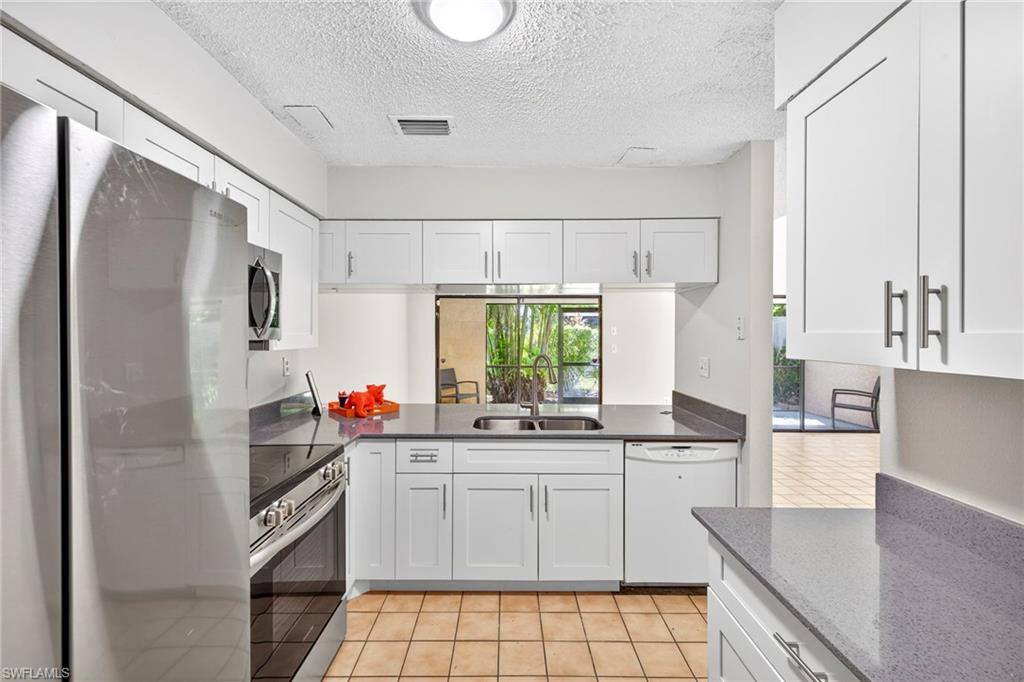 11653 Pointe Circle Dr, Fort Myers, FL 33908