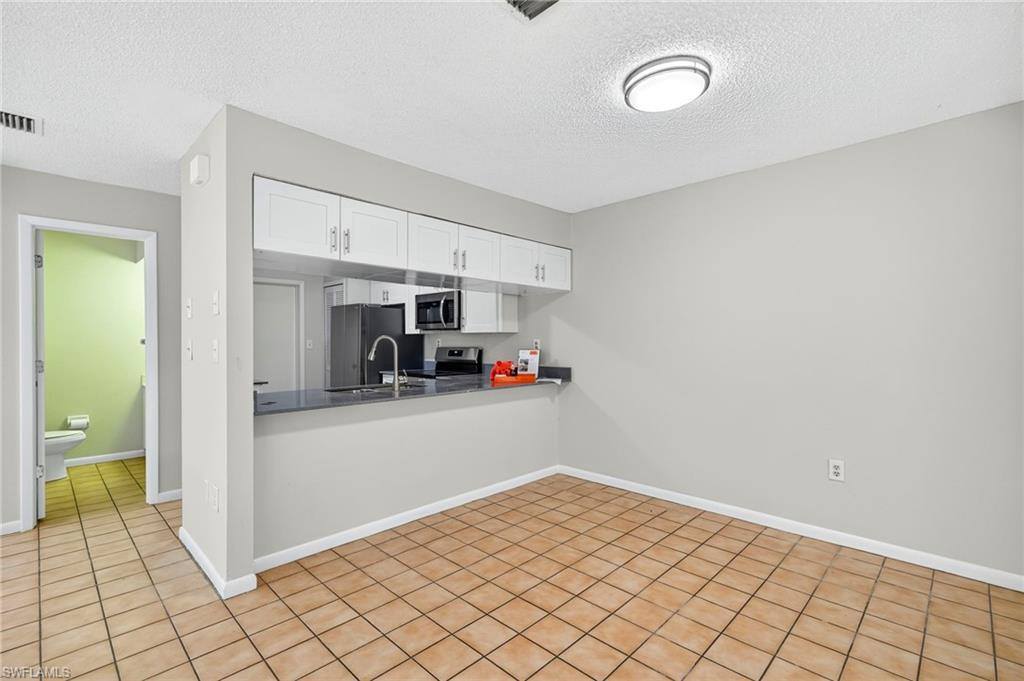 11653 Pointe Circle Dr, Fort Myers, FL 33908