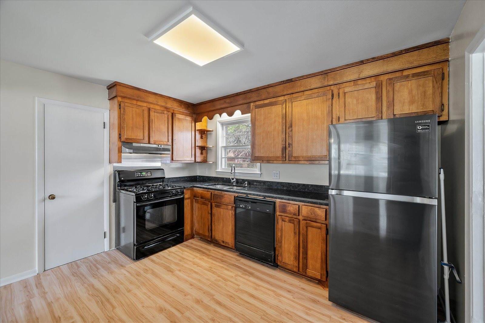 2213 Pinehurst Avenue, Charleston, SC 29414