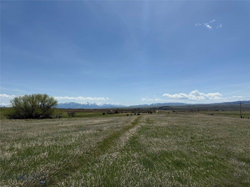 100 Queen Lane, Clyde Park, MT 59047