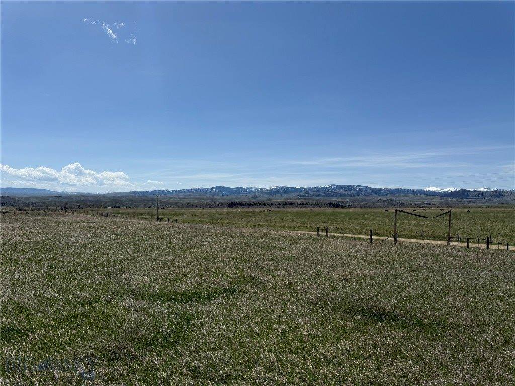 100 Queen Lane, Clyde Park, MT 59047