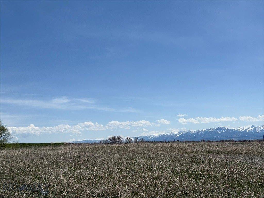 100 Queen Lane, Clyde Park, MT 59047