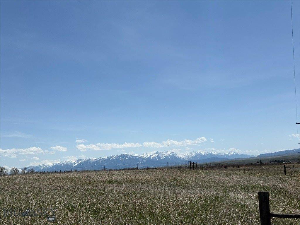 100 Queen Lane, Clyde Park, MT 59047