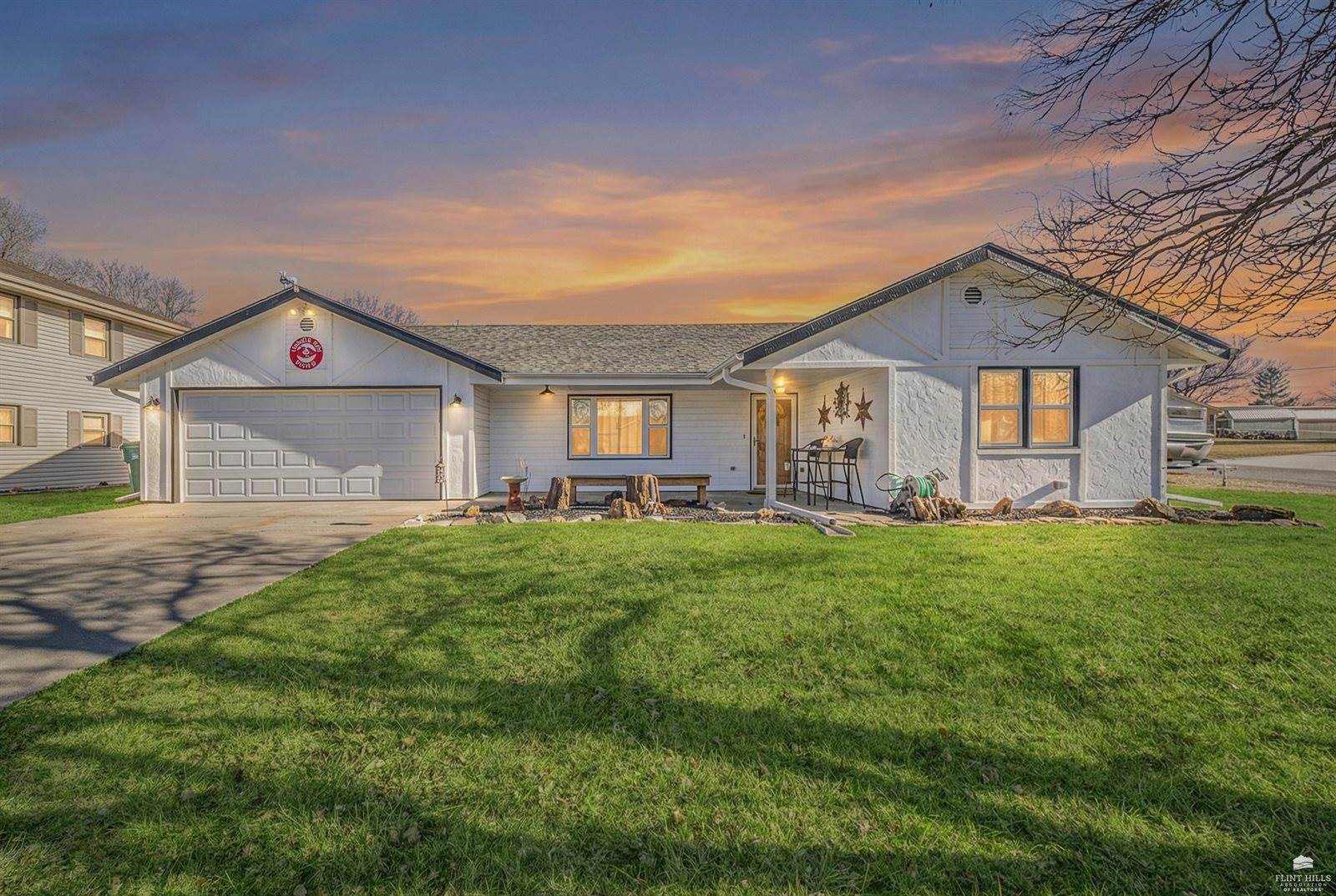 602 Knollwood Street, Wakefield, KS 67487