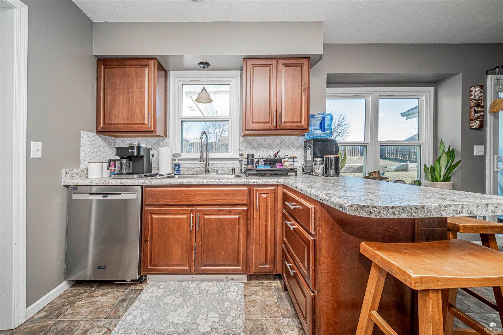 602 Knollwood Street, Wakefield, KS 67487