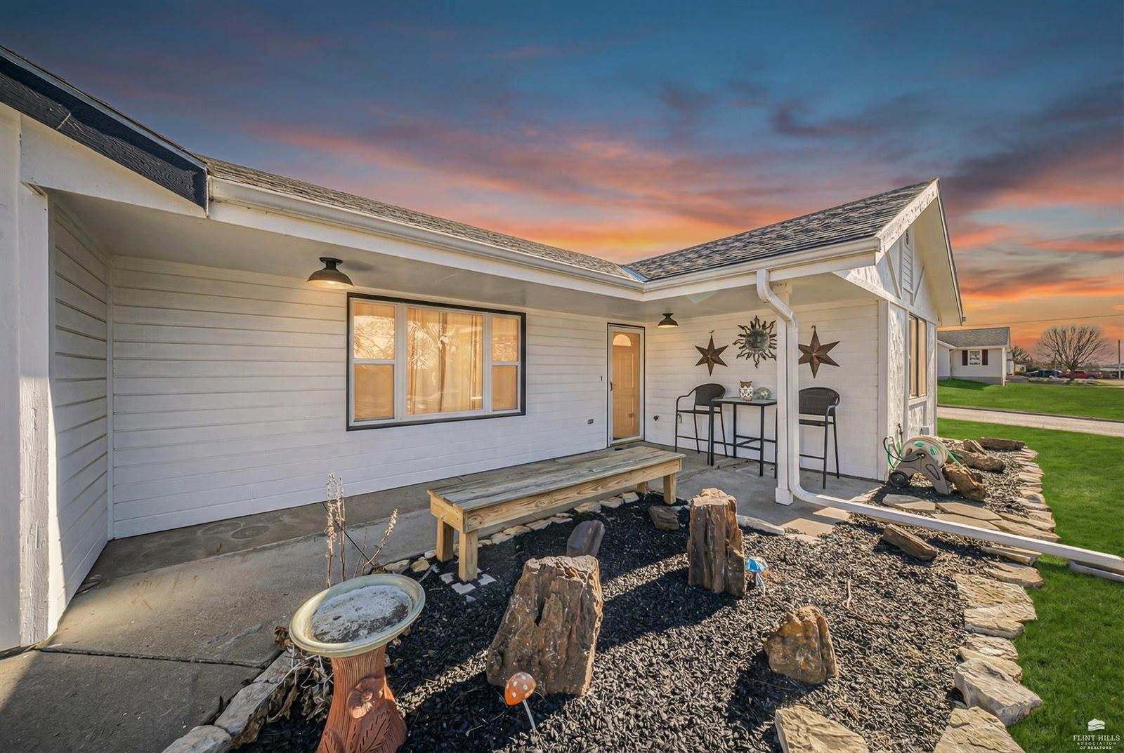 602 Knollwood Street, Wakefield, KS 67487