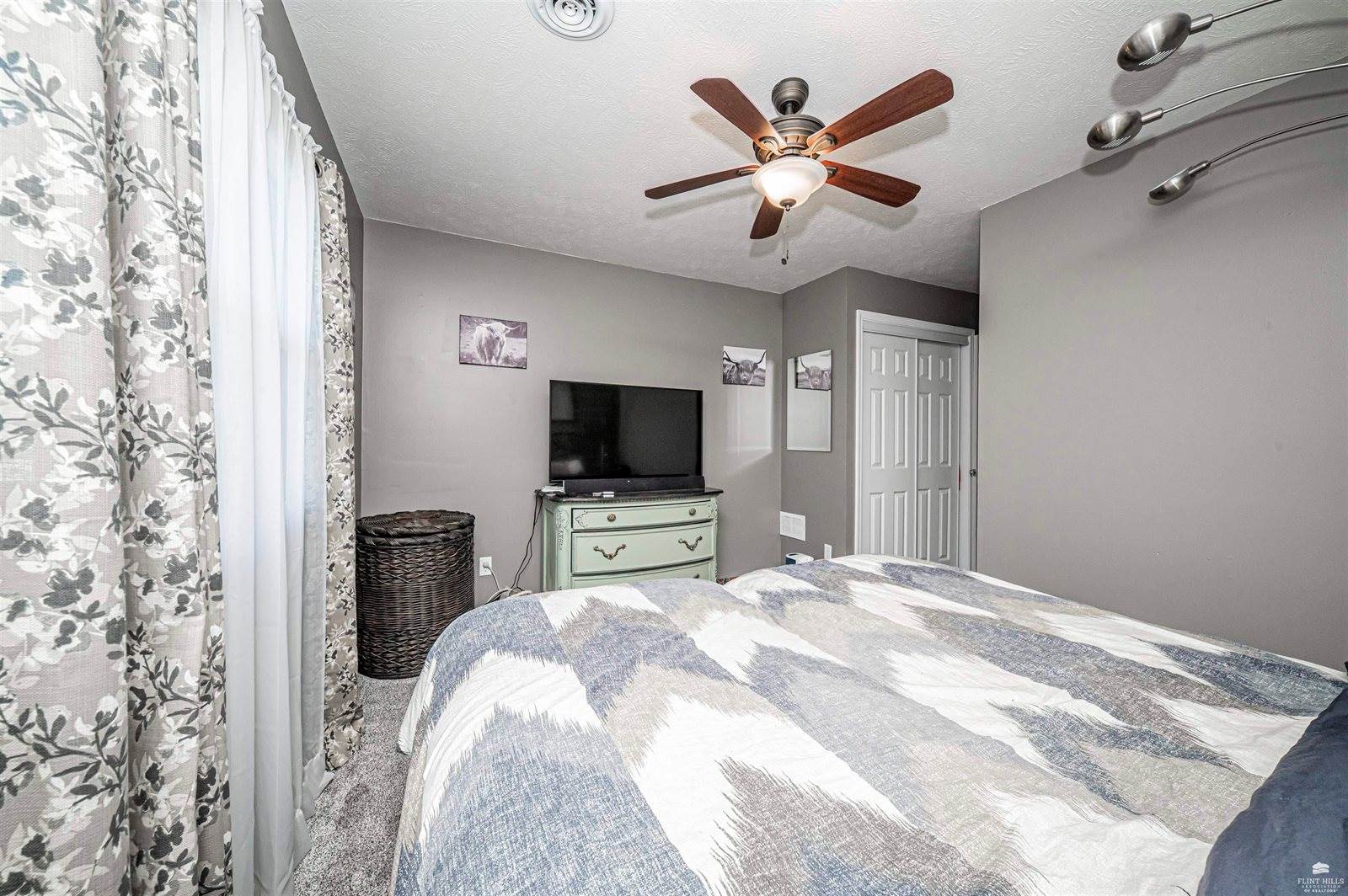 602 Knollwood Street, Wakefield, KS 67487