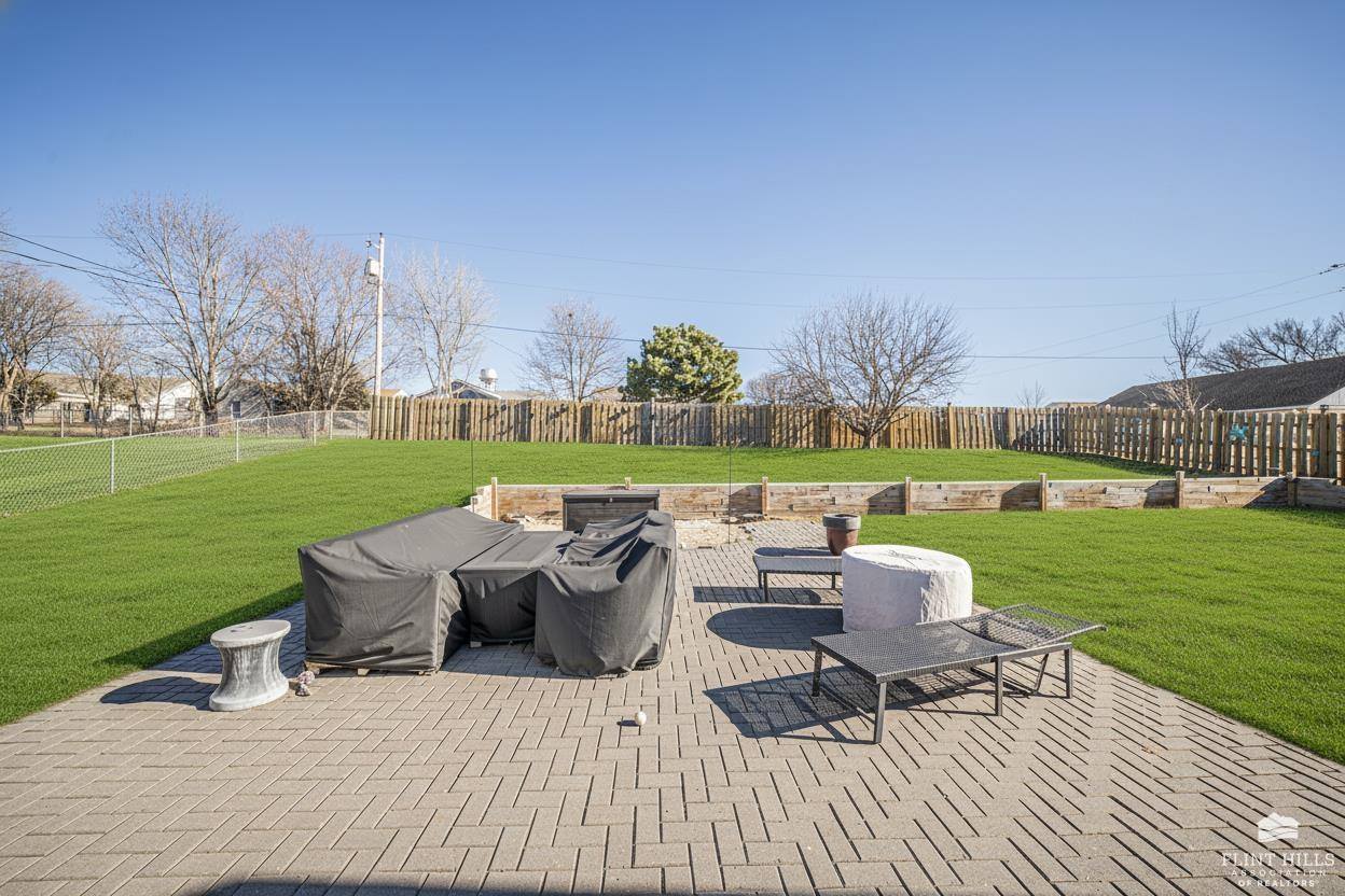 602 Knollwood Street, Wakefield, KS 67487