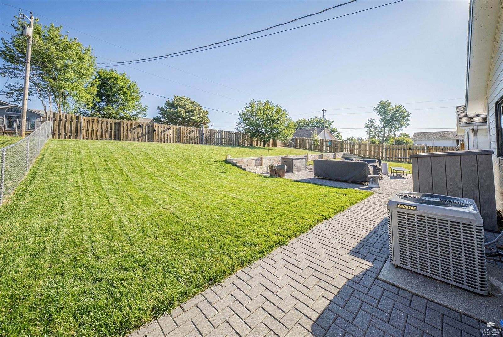 602 Knollwood Street, Wakefield, KS 67487