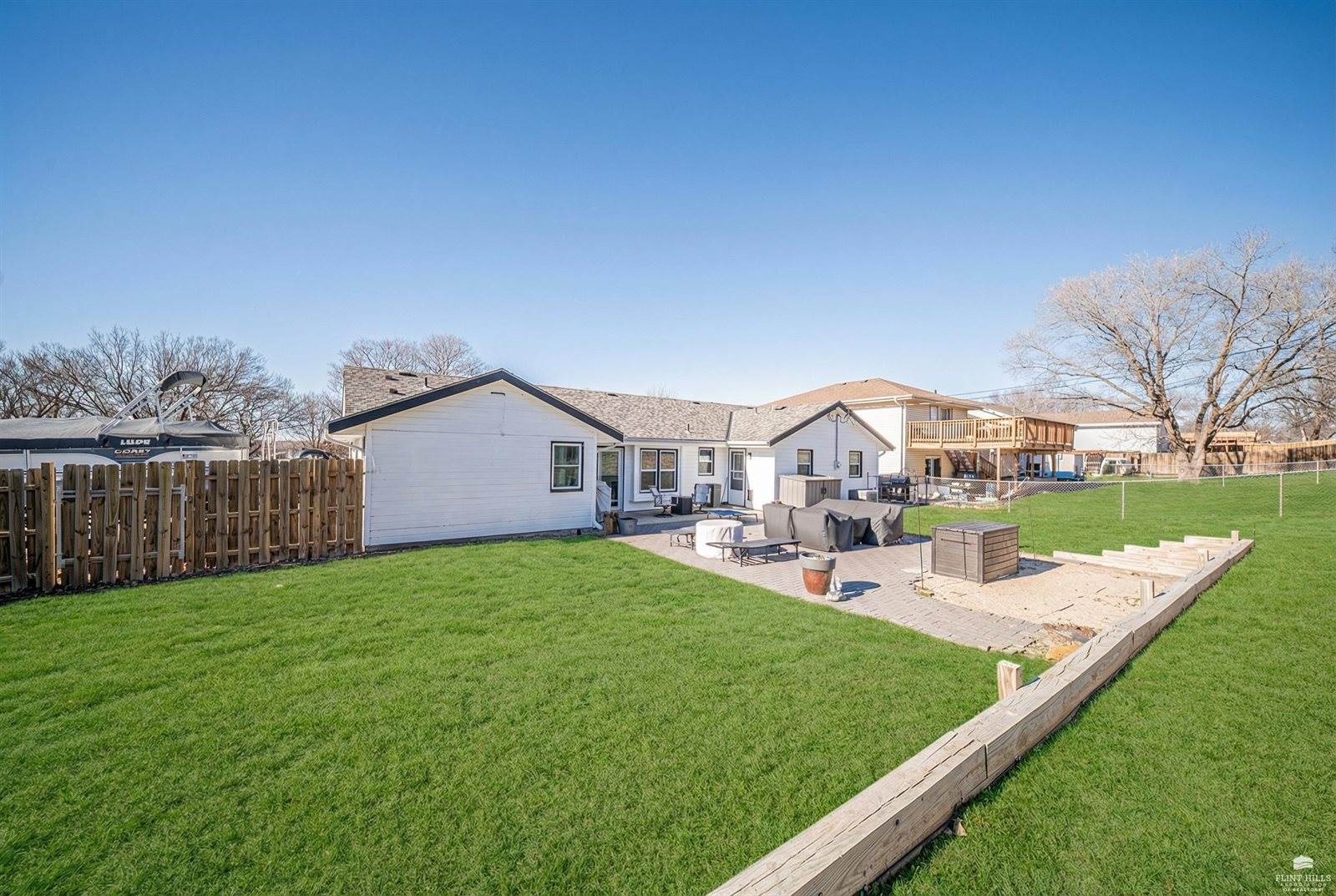 602 Knollwood Street, Wakefield, KS 67487