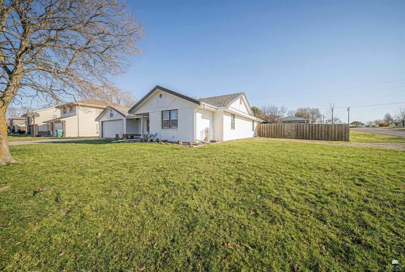 602 Knollwood Street, Wakefield, KS 67487
