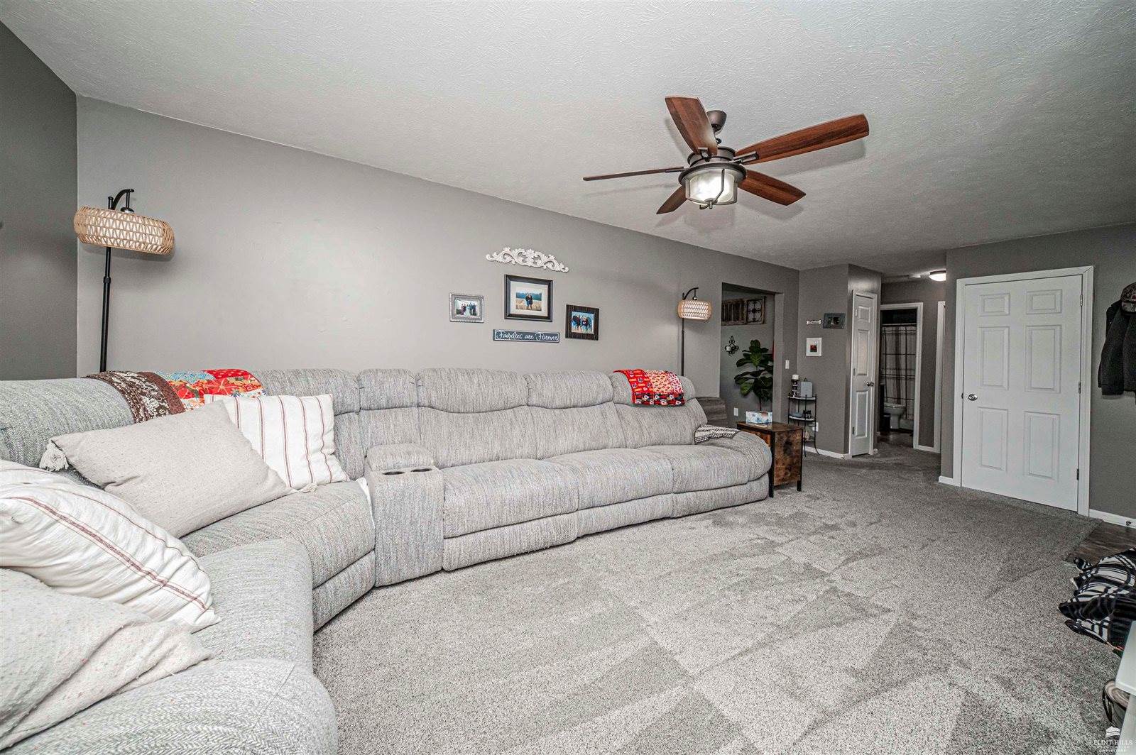 602 Knollwood Street, Wakefield, KS 67487