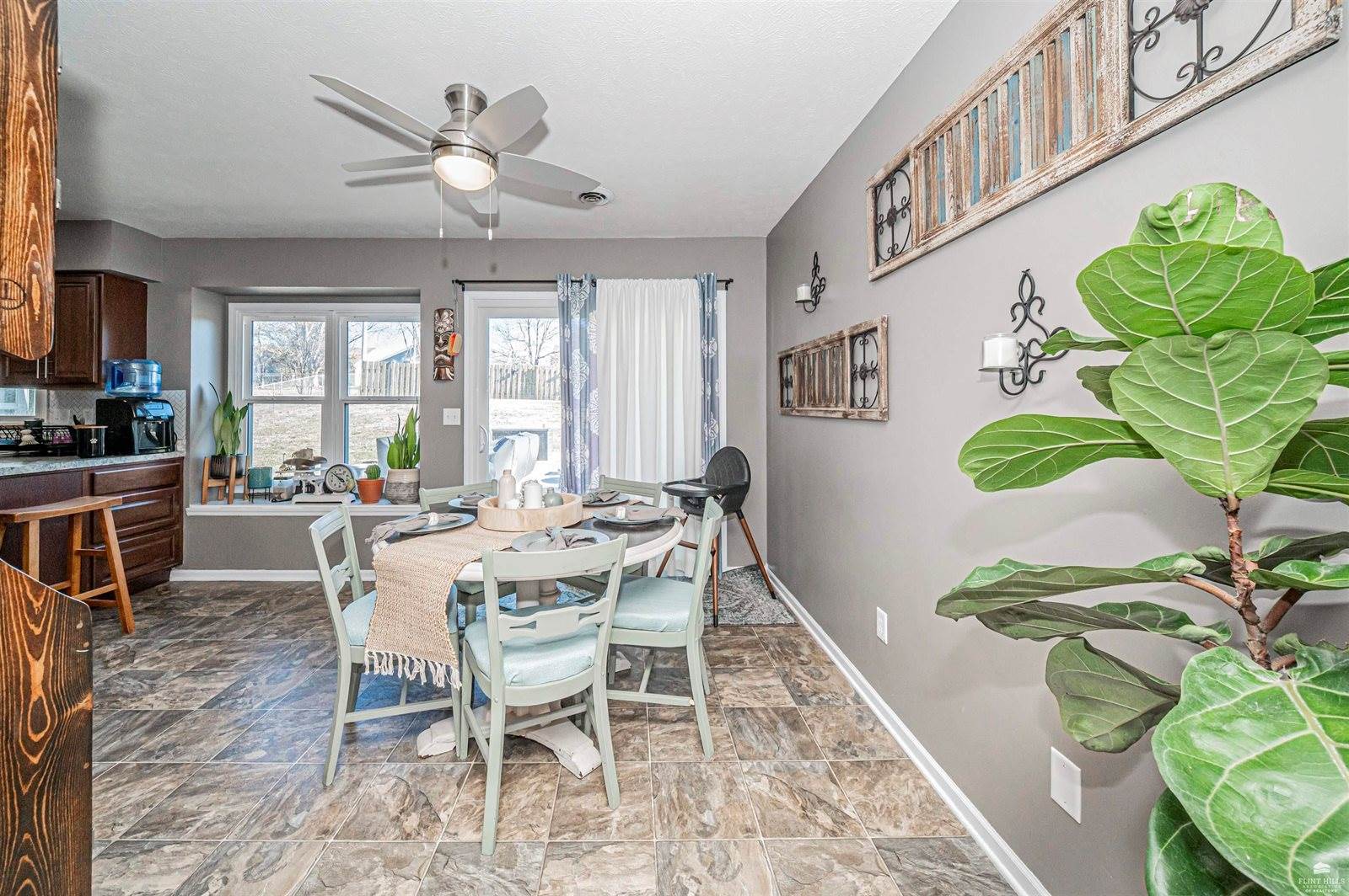 602 Knollwood Street, Wakefield, KS 67487