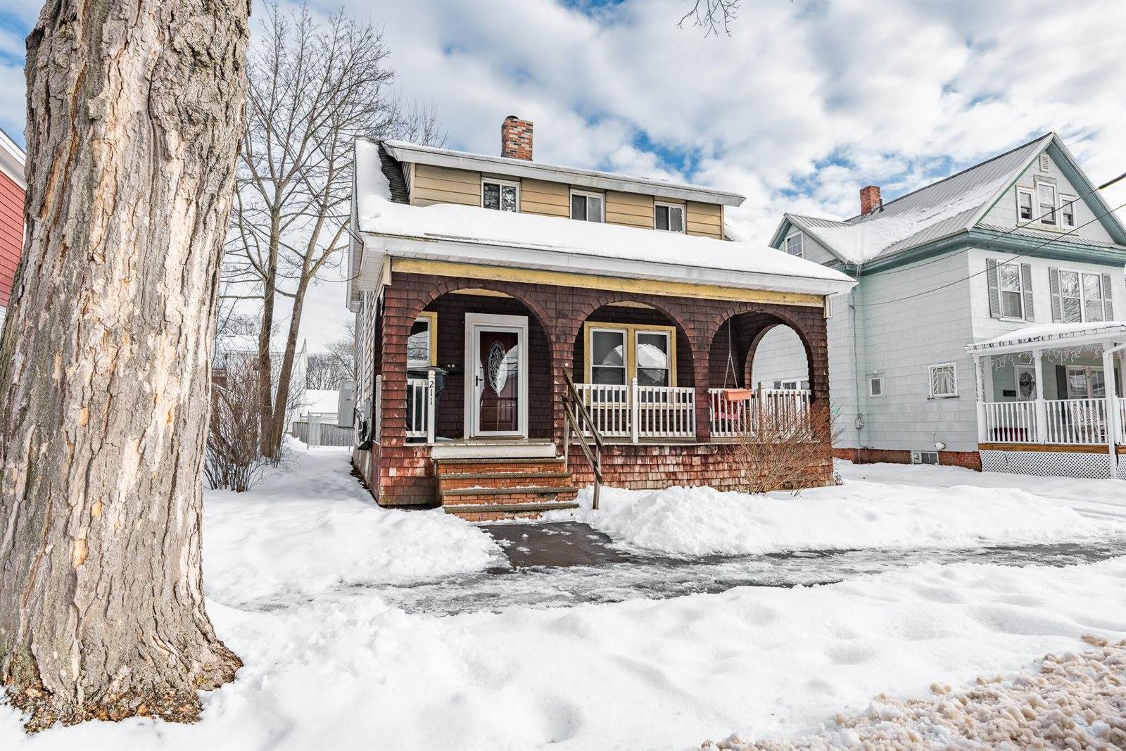 211 Maple Street, Bangor, ME 04401