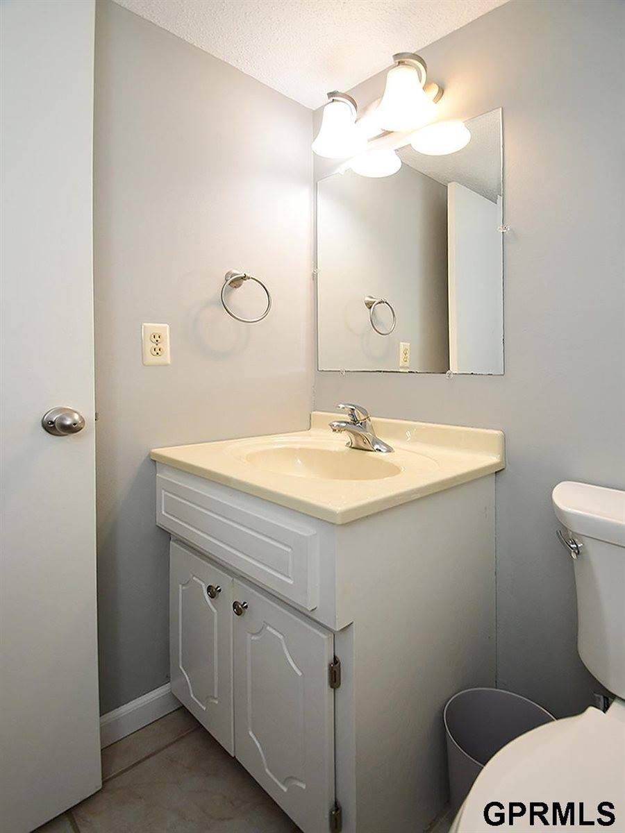 21319 Fieldcrest Drive, Elkhorn, NE 68022