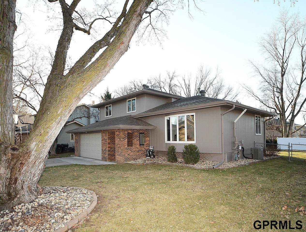 21319 Fieldcrest Drive, Elkhorn, NE 68022