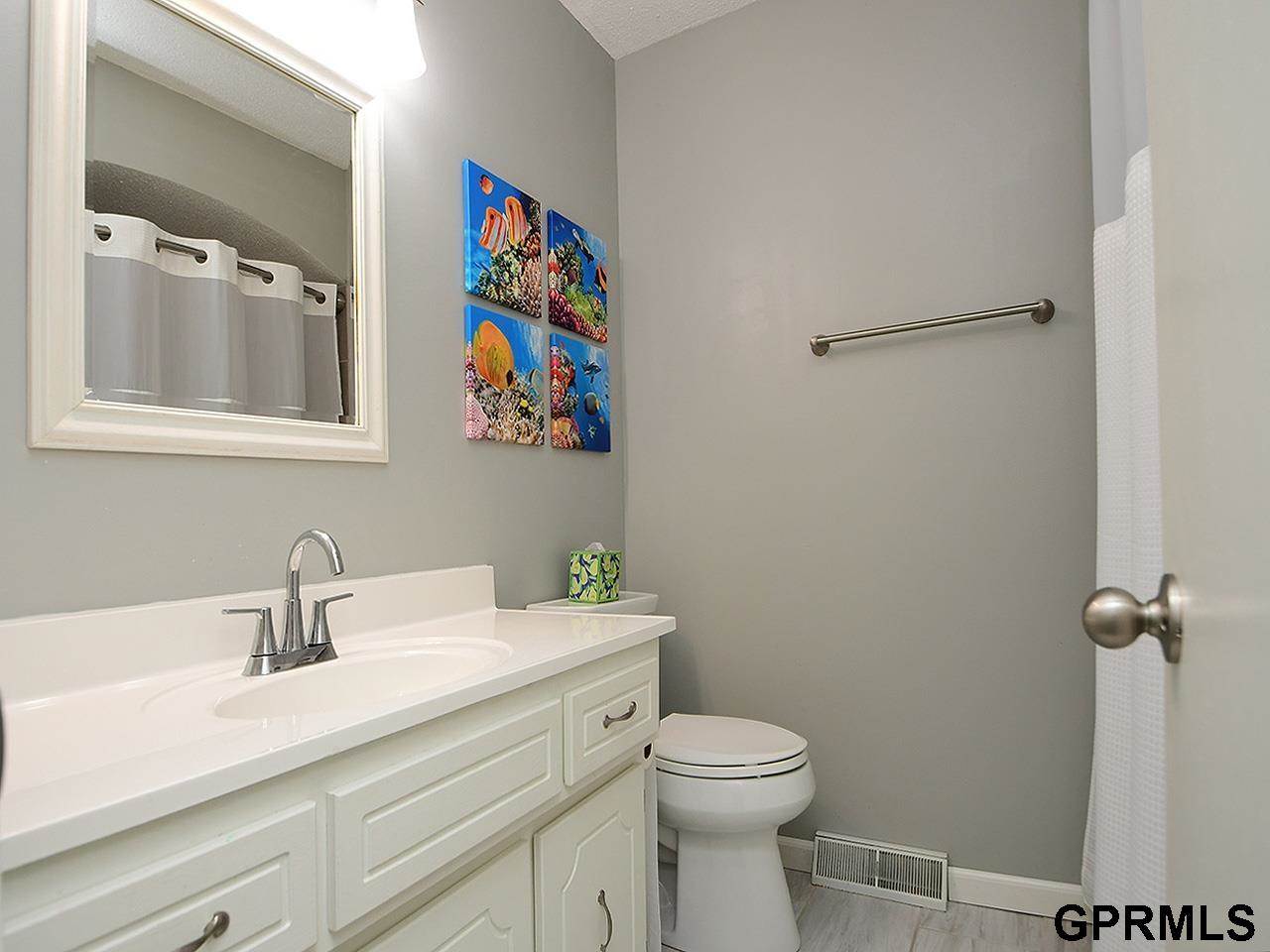 21319 Fieldcrest Drive, Elkhorn, NE 68022