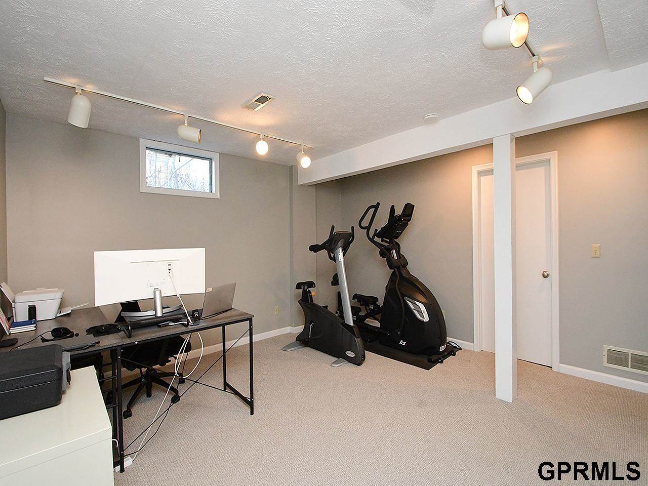 21319 Fieldcrest Drive, Elkhorn, NE 68022