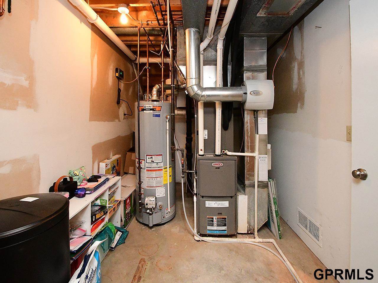 21319 Fieldcrest Drive, Elkhorn, NE 68022