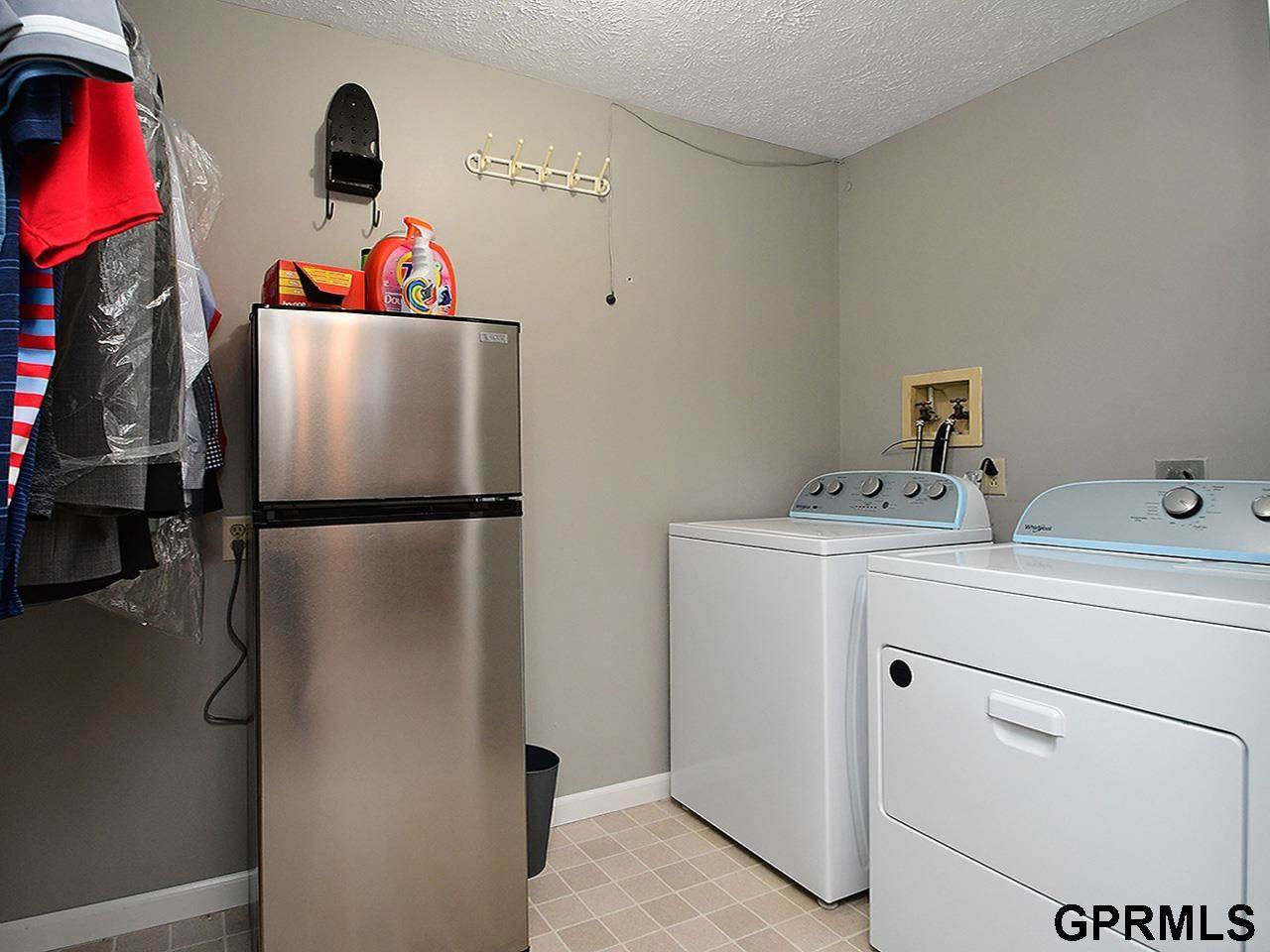 21319 Fieldcrest Drive, Elkhorn, NE 68022