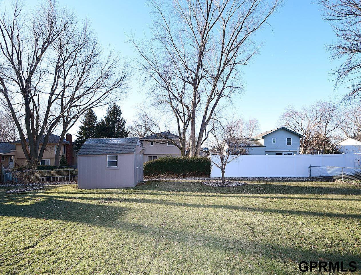 21319 Fieldcrest Drive, Elkhorn, NE 68022