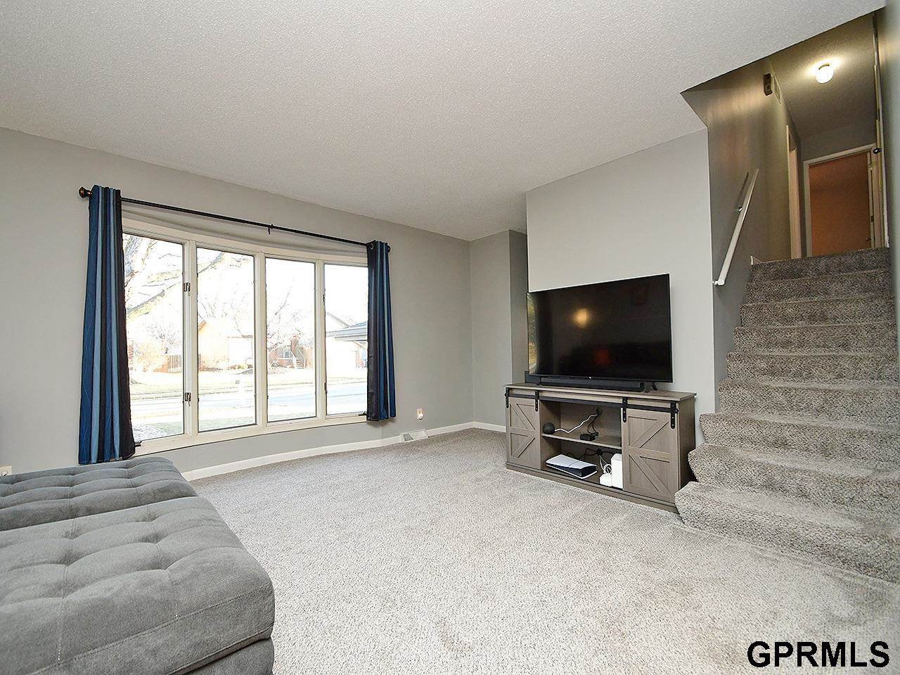 21319 Fieldcrest Drive, Elkhorn, NE 68022