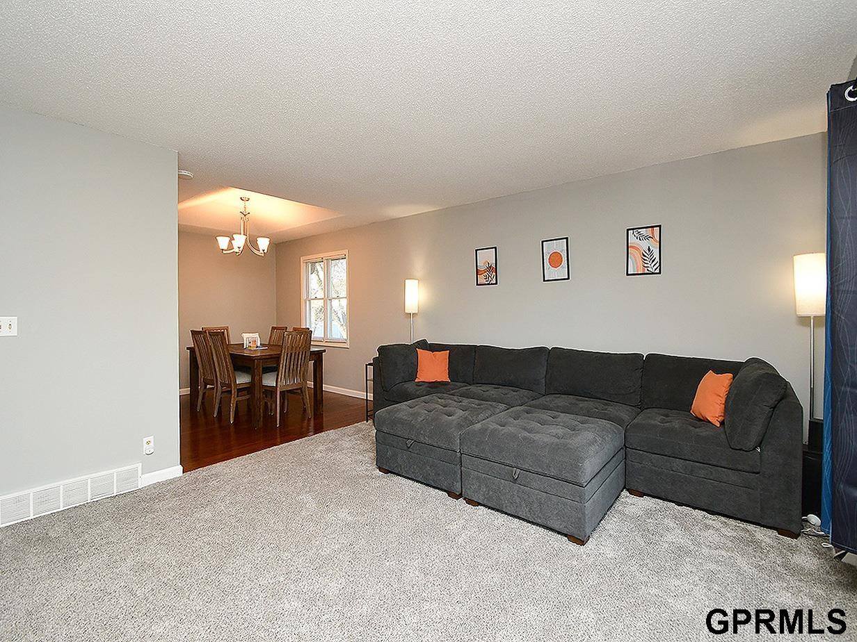 21319 Fieldcrest Drive, Elkhorn, NE 68022