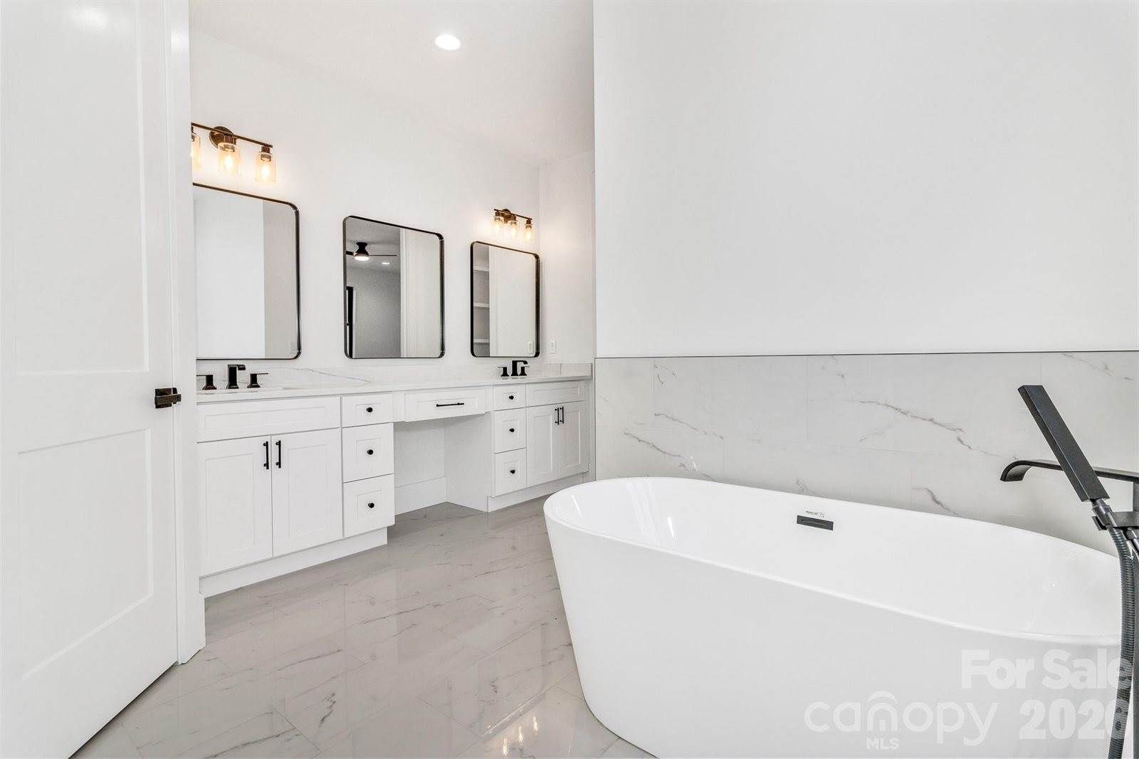 81 Goldenwood Lane, Mills River, NC 28759