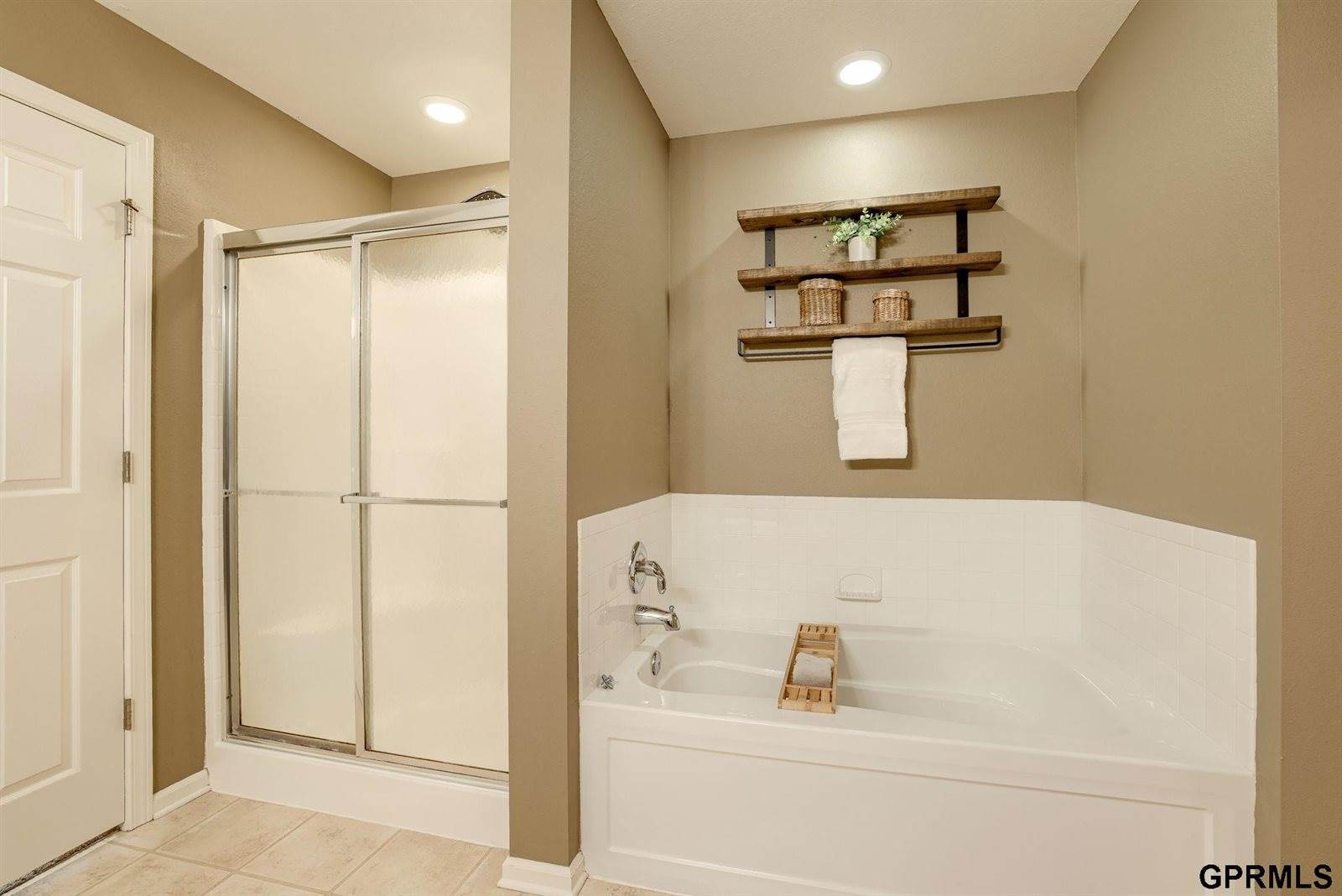 7943 North 152nd Avenue, Bennington, NE 68007