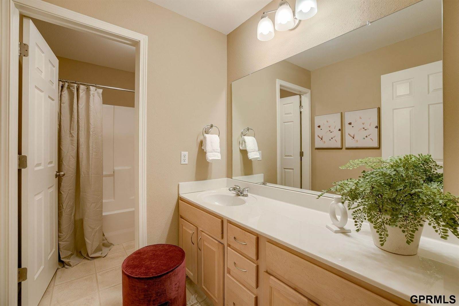 7943 North 152nd Avenue, Bennington, NE 68007