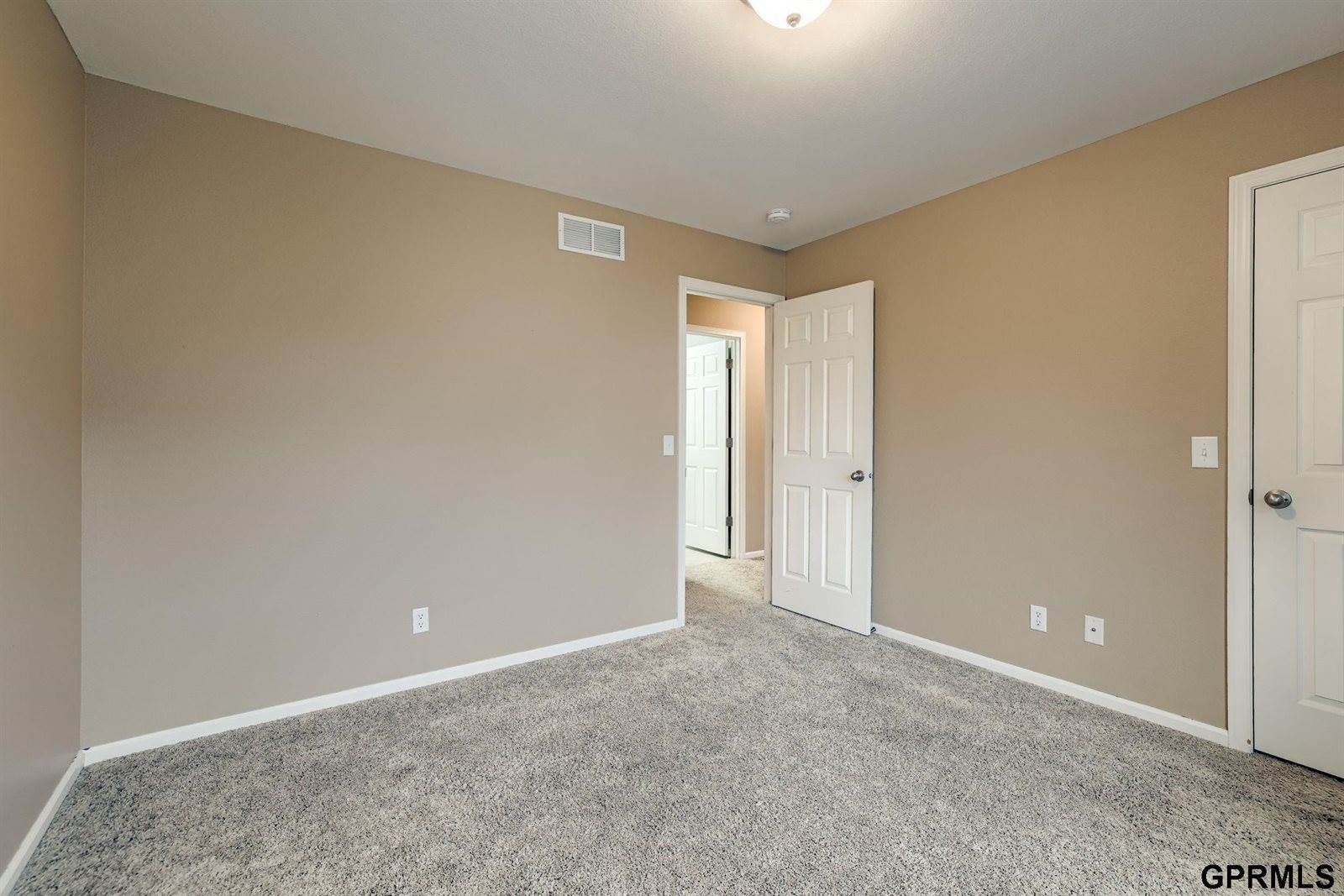 7943 North 152nd Avenue, Bennington, NE 68007