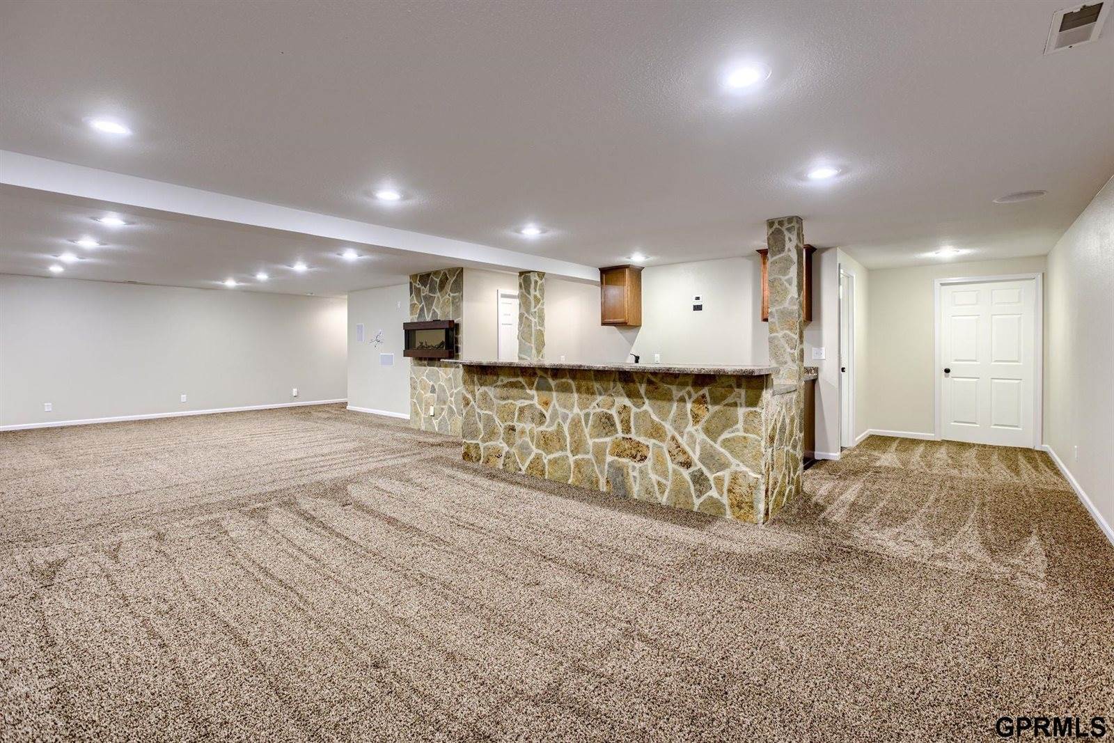 7943 North 152nd Avenue, Bennington, NE 68007