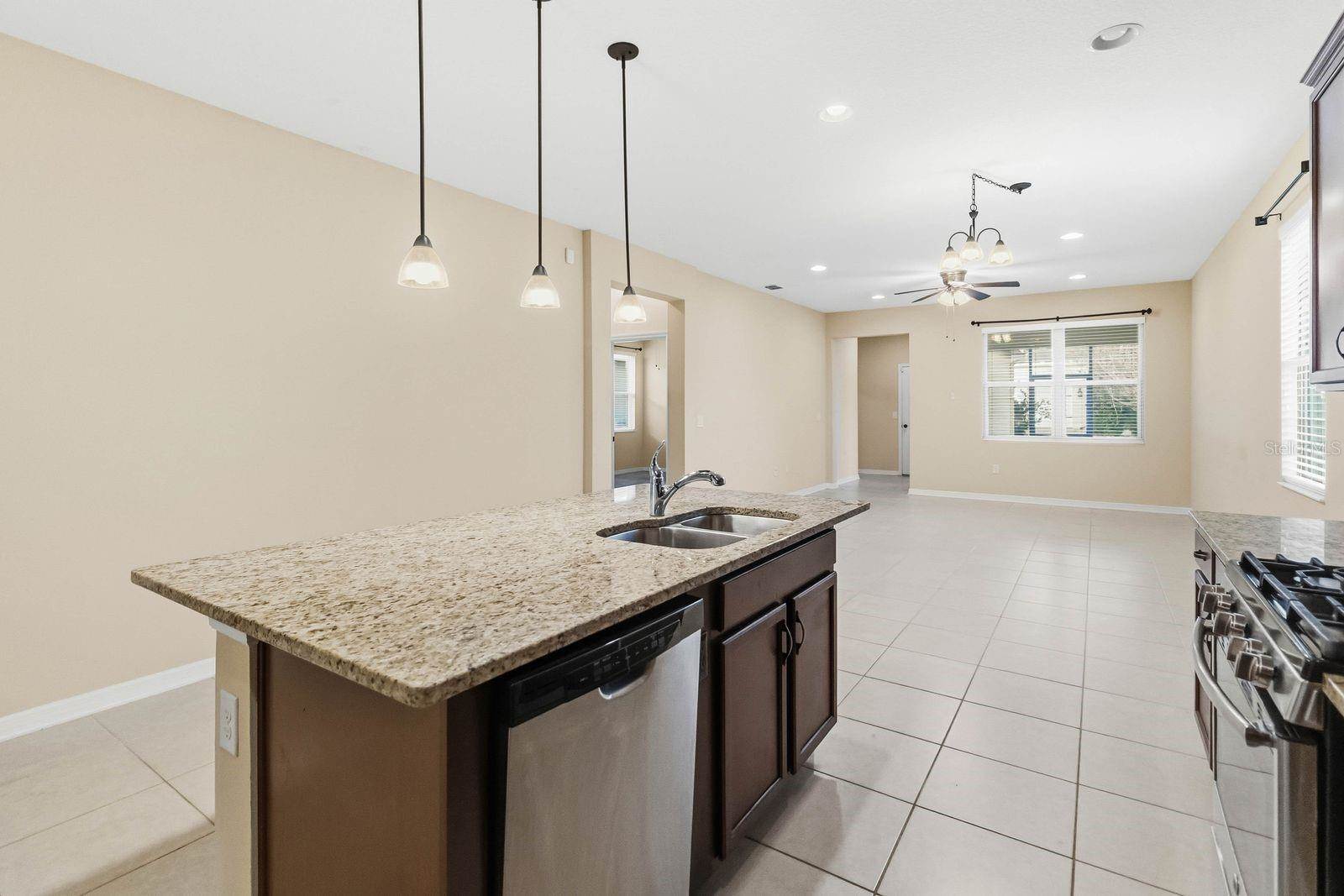 8216 Gray Kingbird Dr, Winter Garden, FL 34787