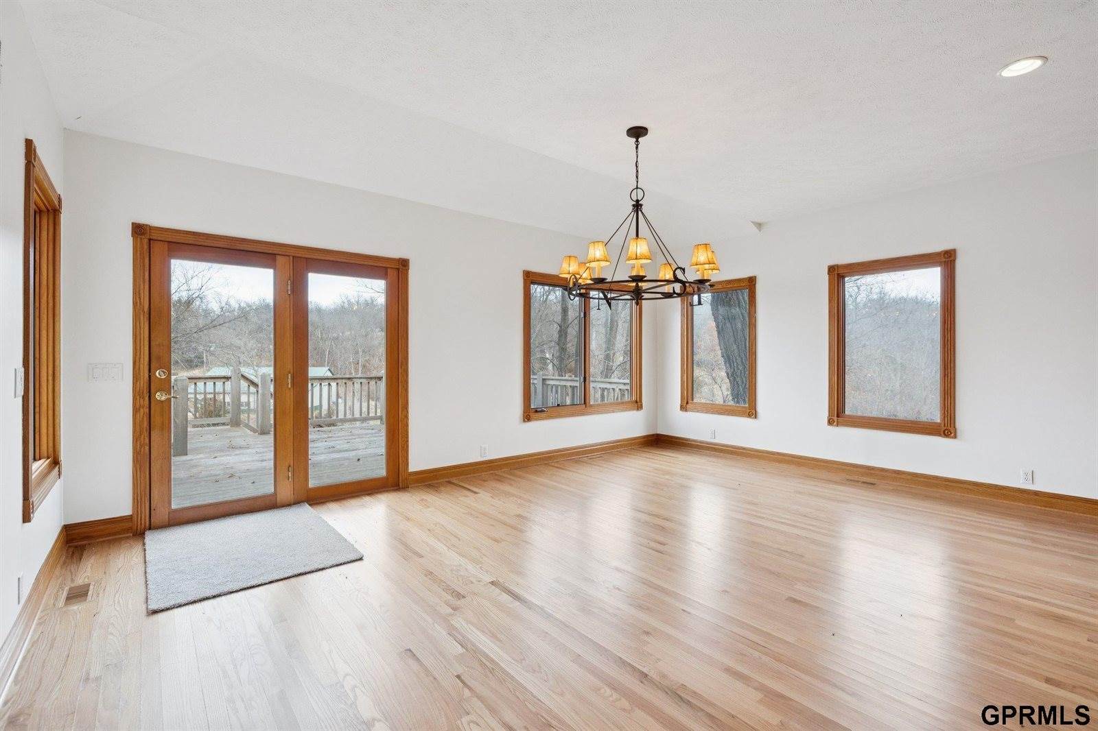 19719 Raven Drive, Louisville, NE 68037