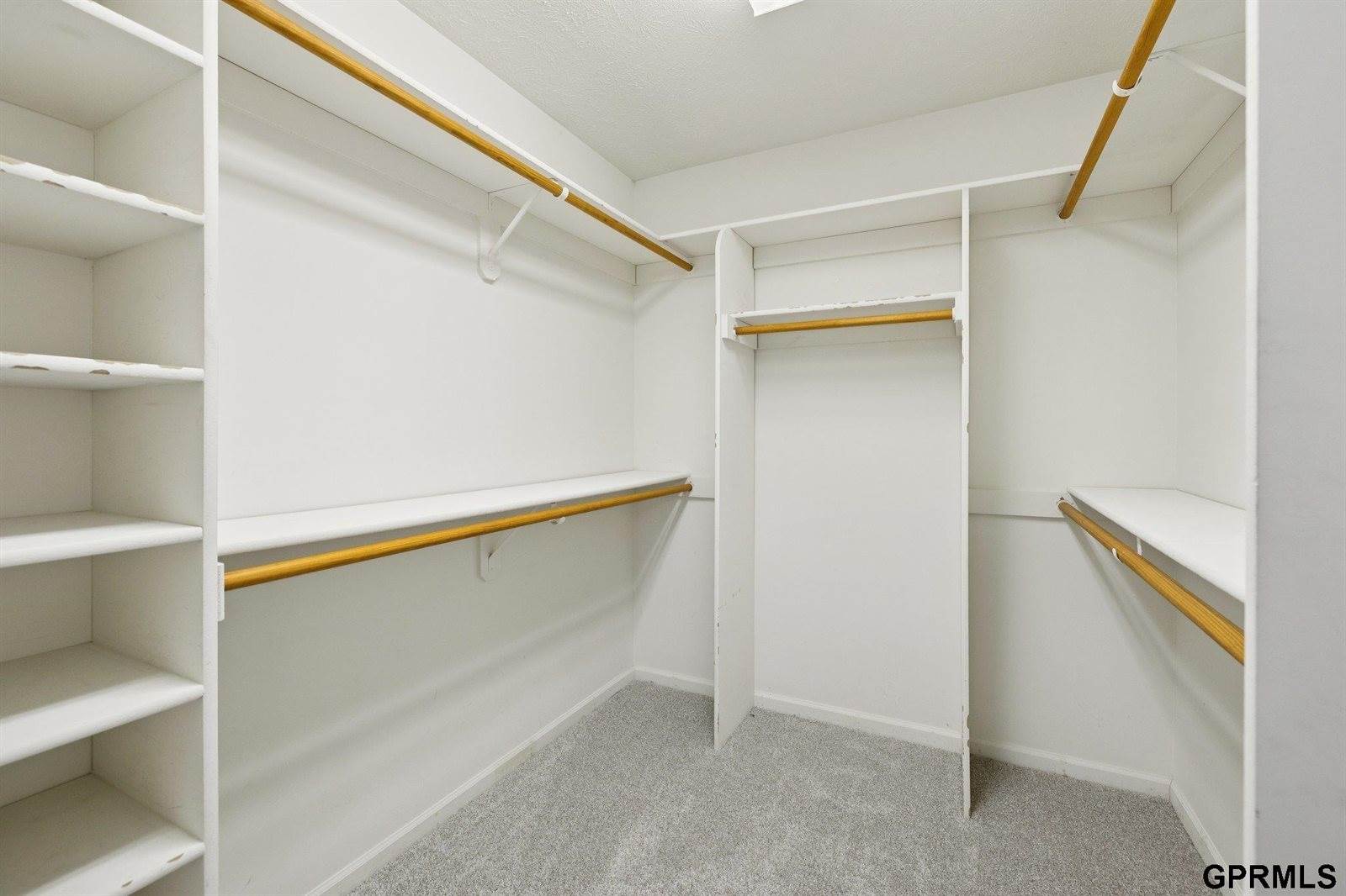 19719 Raven Drive, Louisville, NE 68037