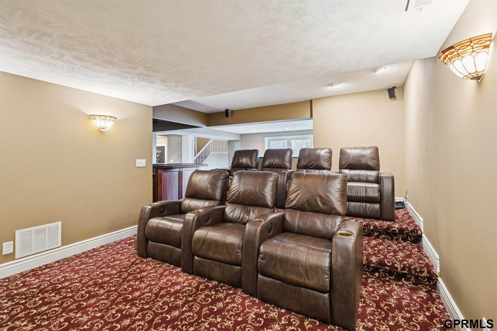 19719 Raven Drive, Louisville, NE 68037