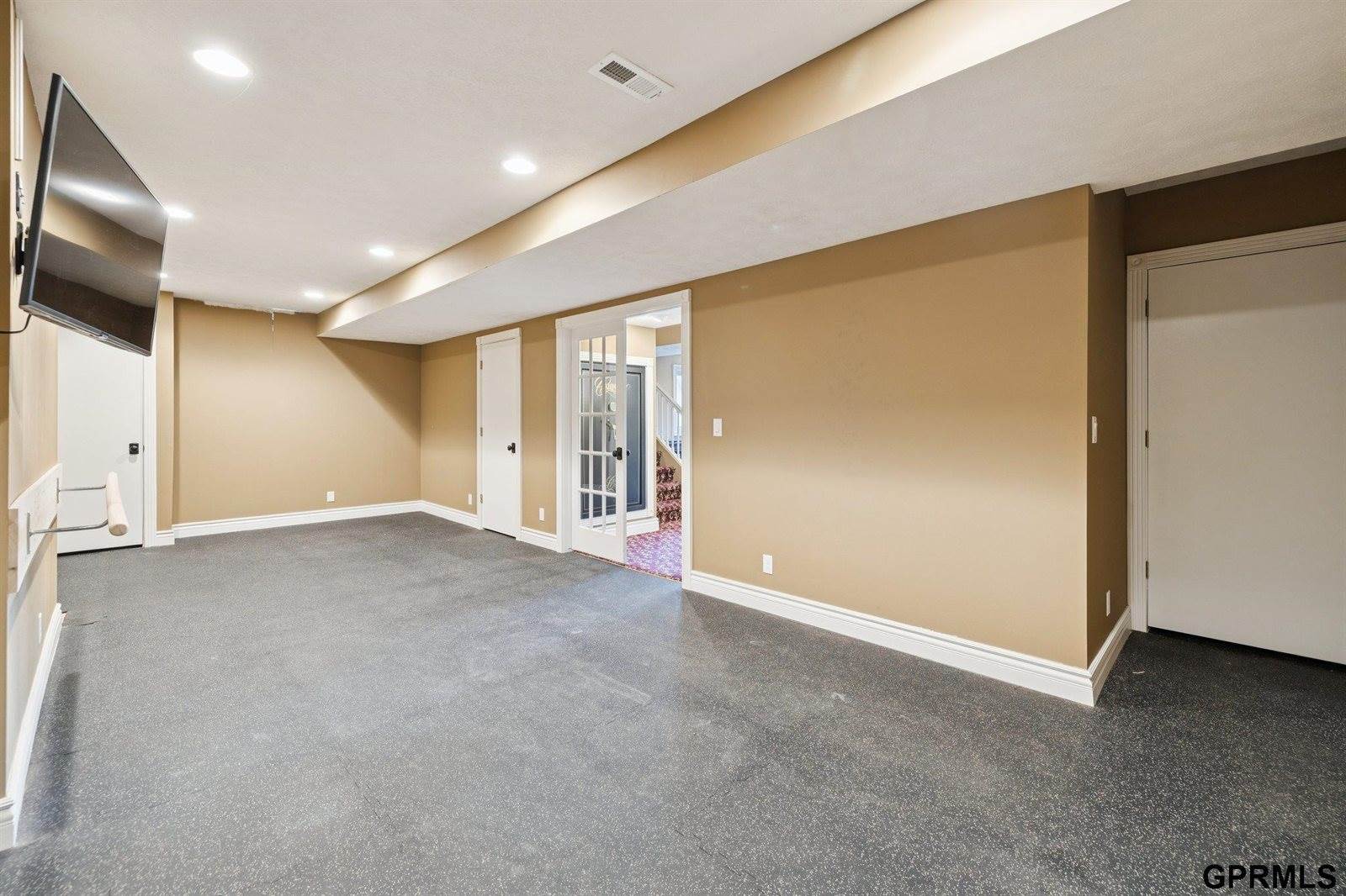 19719 Raven Drive, Louisville, NE 68037