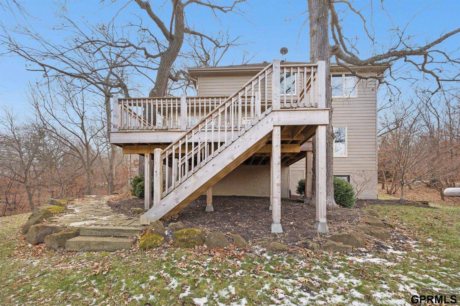 19719 Raven Drive, Louisville, NE 68037