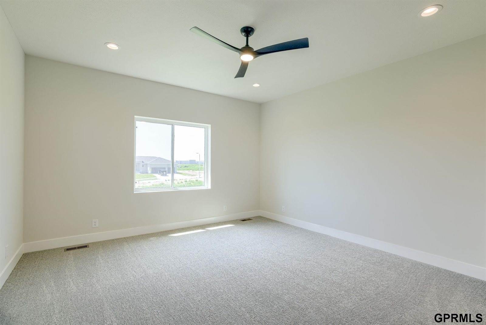 20137 R Street, Omaha, NE 68135