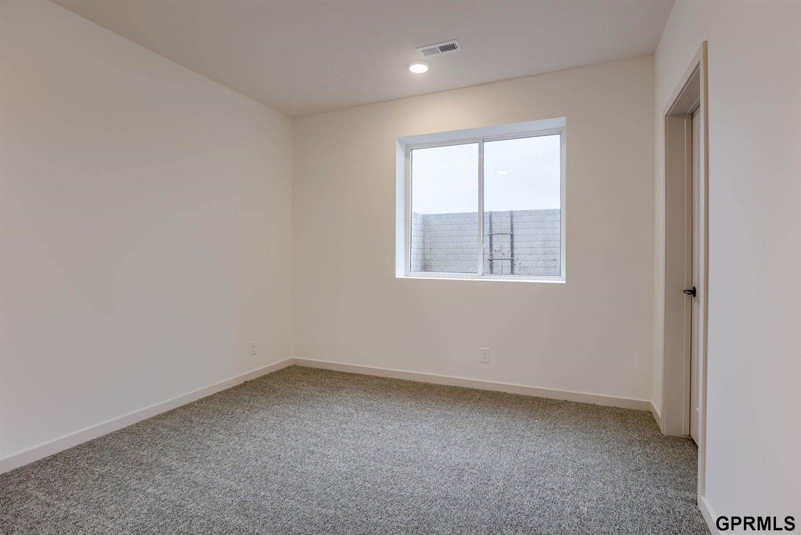 20139 S Street, Omaha, NE 68135