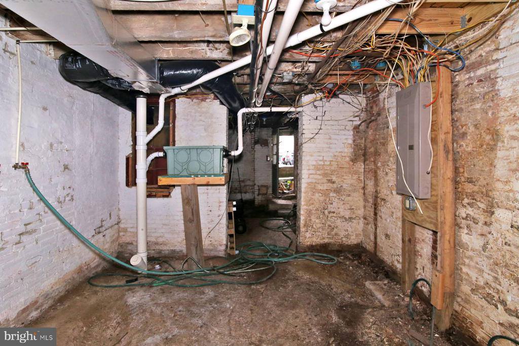 512 North 3RD Street, Harrisburg, PA 17101