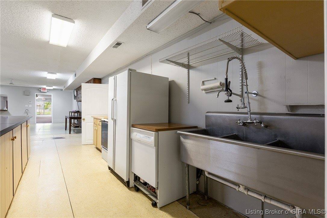 1945 Indiana Avenue, New Albany, IN 47150