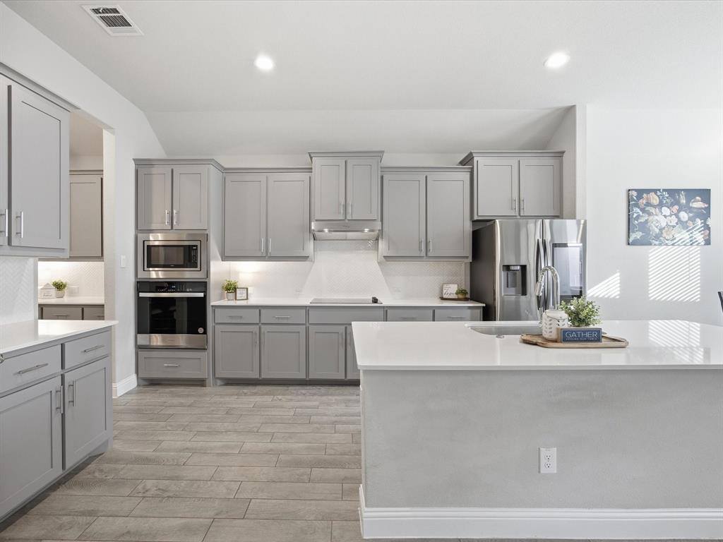 1006 Fairhaven Drive, Midlothian, TX 76065