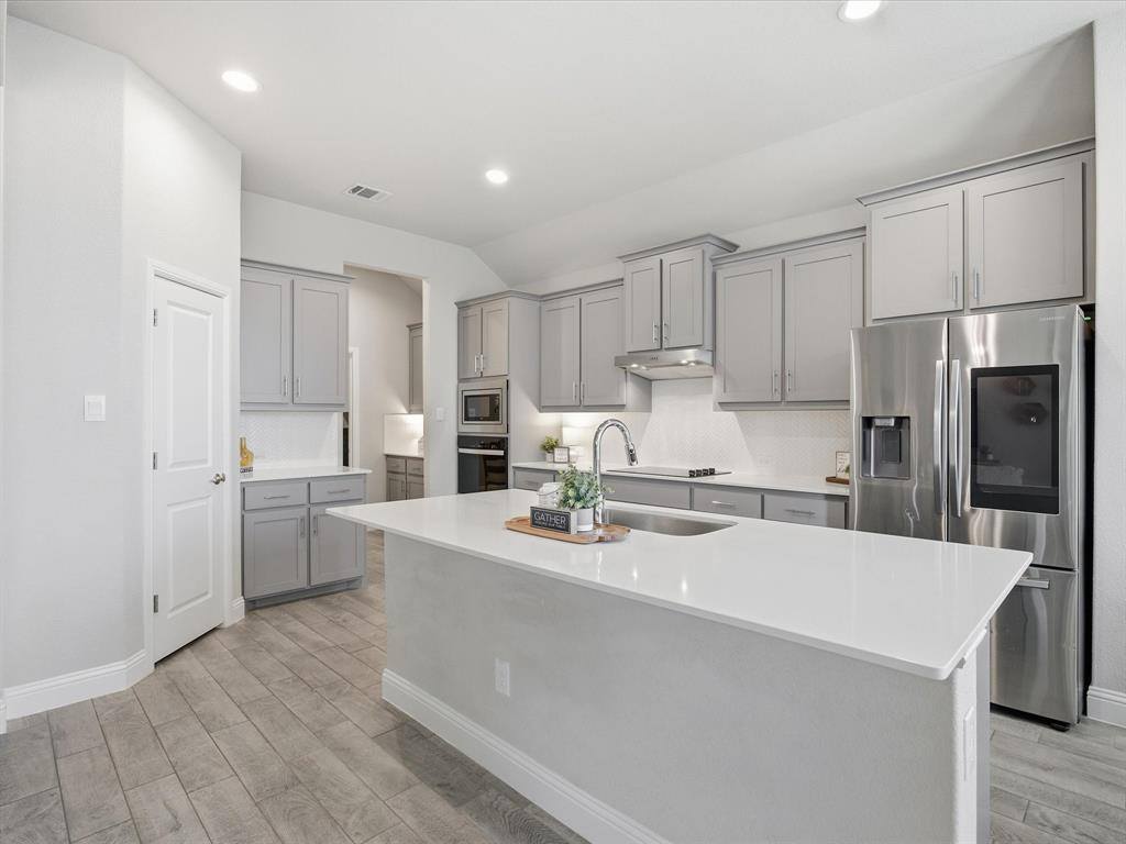 1006 Fairhaven Drive, Midlothian, TX 76065