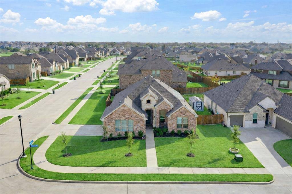 1006 Fairhaven Drive, Midlothian, TX 76065