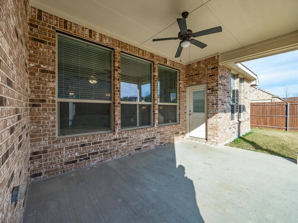 1006 Fairhaven Drive, Midlothian, TX 76065