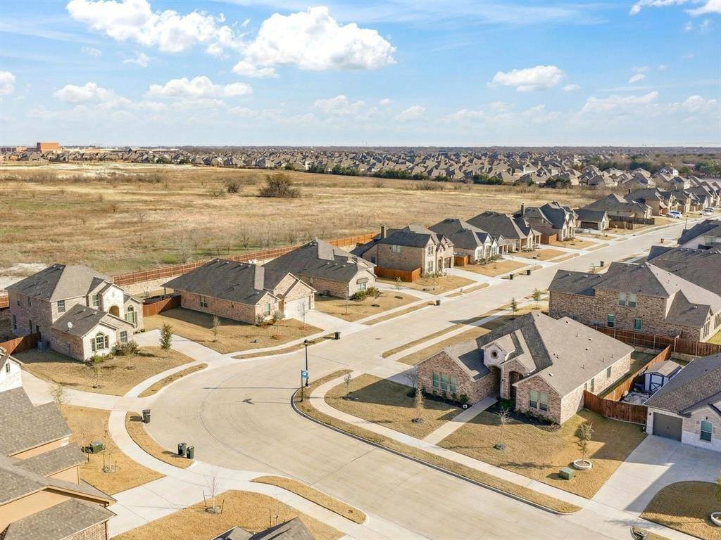 1006 Fairhaven Drive, Midlothian, TX 76065